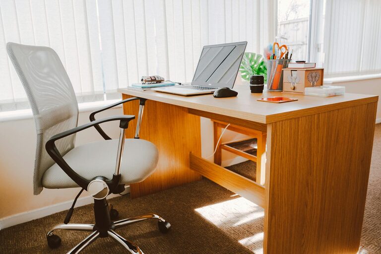 How to Choose a Comfortable Desk Chair for Your Workspace